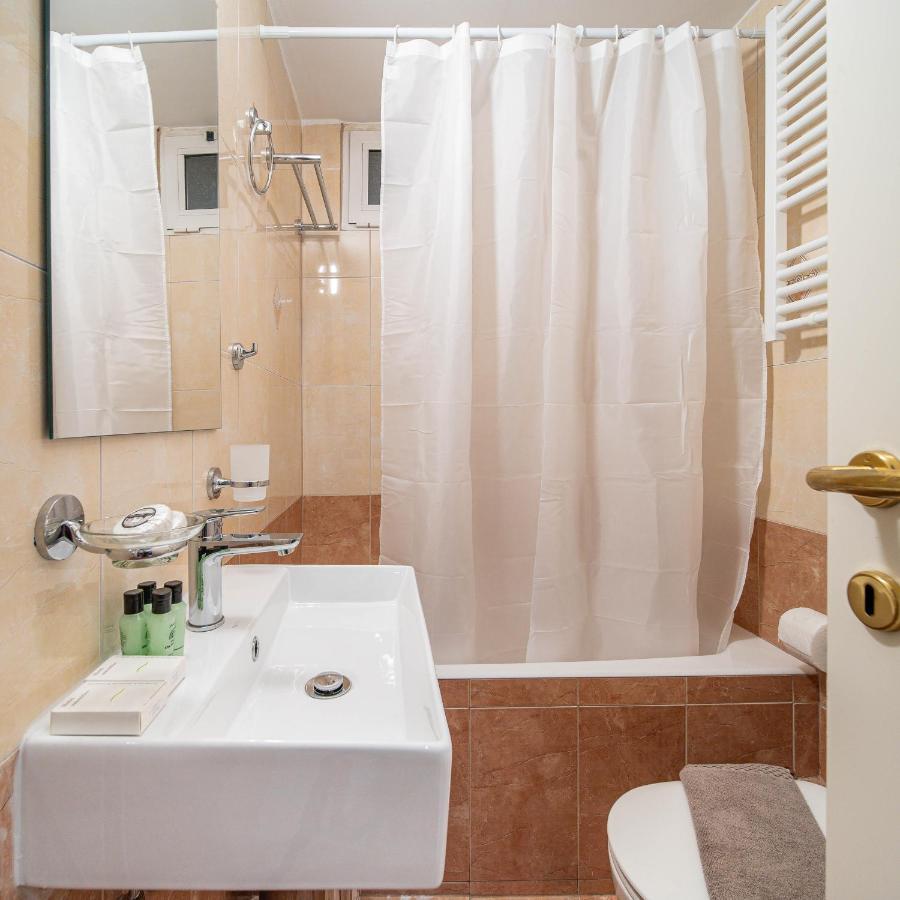 Per56 By Smart Cozy Suites - Right Next To The Metro - Parking - Available 24Hr Atenas Exterior foto